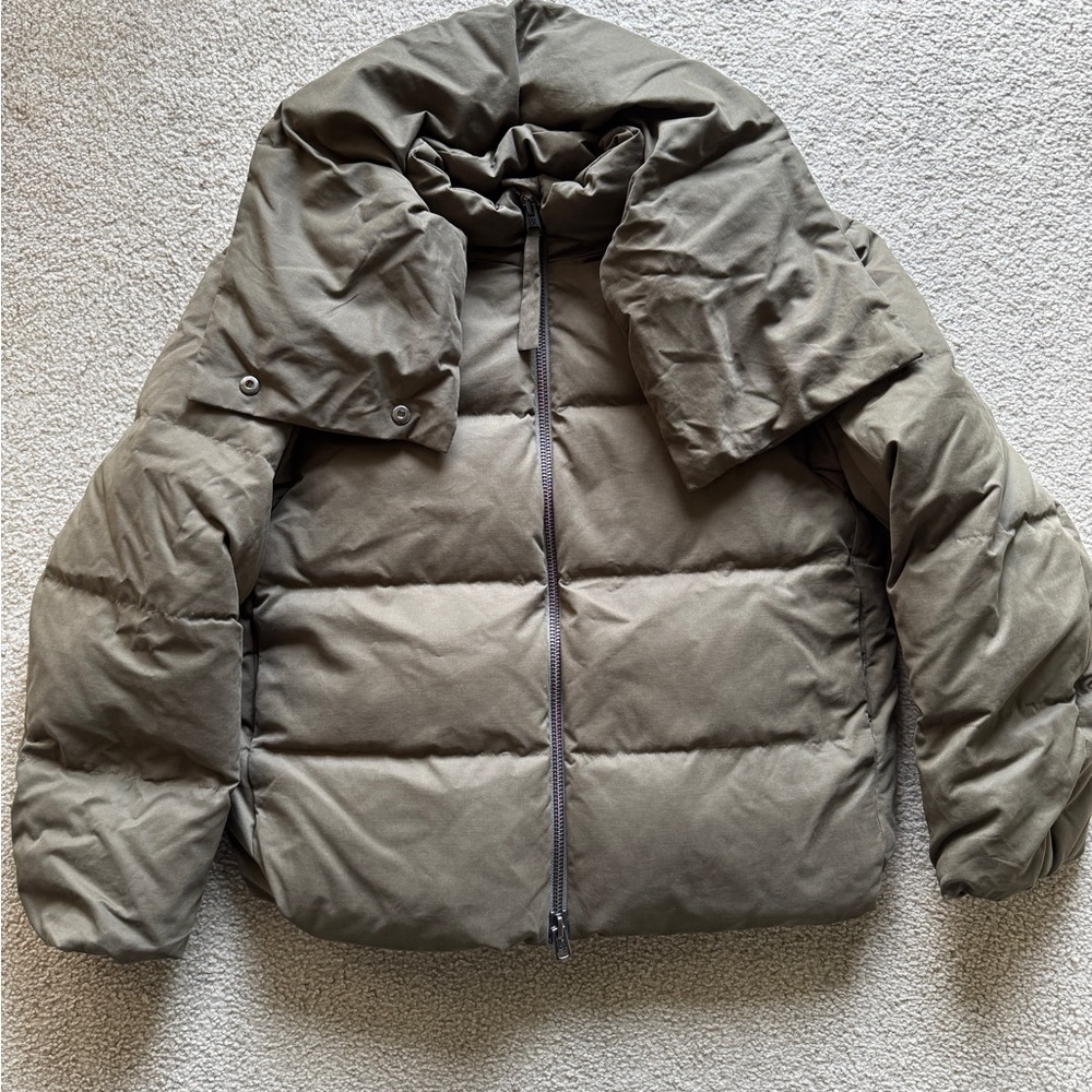 Banana Republic Puffer Jacket XS/S – New with Tags ($230 Retail)